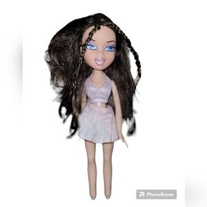 Vtg 2001 MGA Bratz 10 " Yasnim Flaunt It! Doll w/ Clothes Purple Eyes Brown Hair